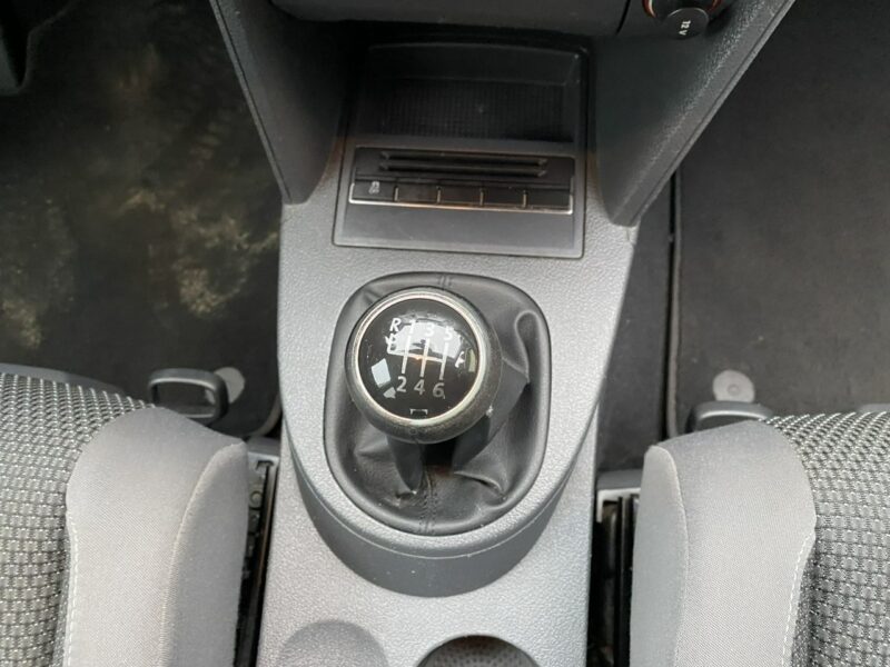 Volkswagen Touran 5 miejsc, podg. fotele, klimatronik, nawigacja dotykowa, z Niemiec II (2010-2015)