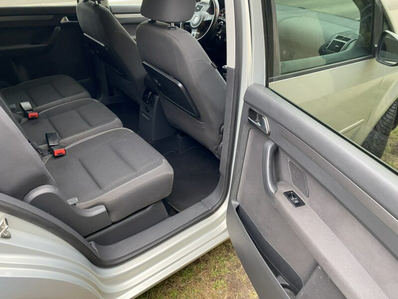 Volkswagen Touran 5 miejsc, podg. fotele, klimatronik, nawigacja dotykowa, z Niemiec II (2010-2015)
