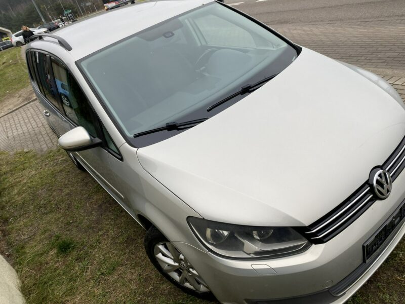 Volkswagen Touran 5 miejsc, podg. fotele, klimatronik, nawigacja dotykowa, z Niemiec II (2010-2015)
