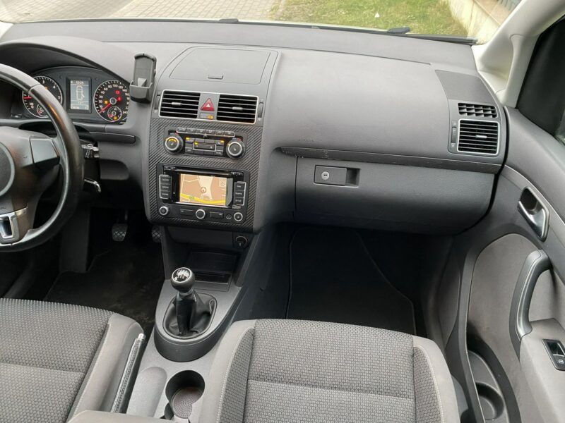 Volkswagen Touran 5 miejsc, podg. fotele, klimatronik, nawigacja dotykowa, z Niemiec II (2010-2015)