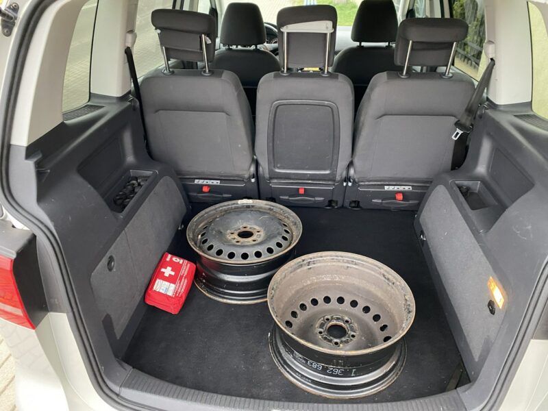 Volkswagen Touran 5 miejsc, podg. fotele, klimatronik, nawigacja dotykowa, z Niemiec II (2010-2015)