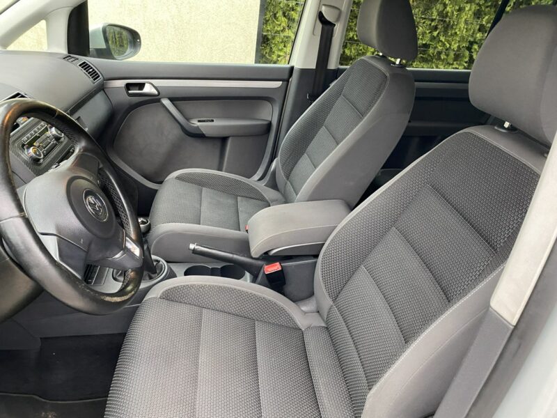 Volkswagen Touran 5 miejsc, podg. fotele, klimatronik, nawigacja dotykowa, z Niemiec II (2010-2015)