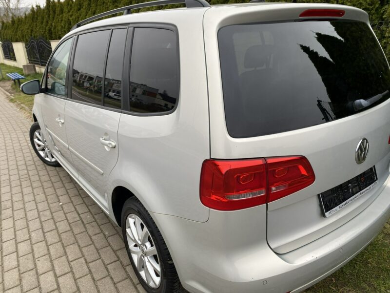 Volkswagen Touran 5 miejsc, podg. fotele, klimatronik, nawigacja dotykowa, z Niemiec II (2010-2015)