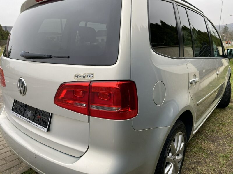 Volkswagen Touran 5 miejsc, podg. fotele, klimatronik, nawigacja dotykowa, z Niemiec II (2010-2015)
