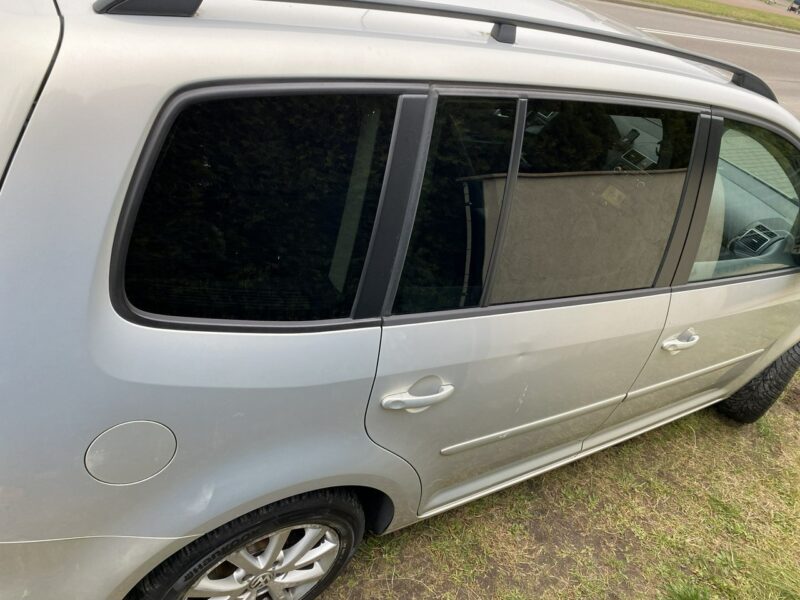 Volkswagen Touran 5 miejsc, podg. fotele, klimatronik, nawigacja dotykowa, z Niemiec II (2010-2015)
