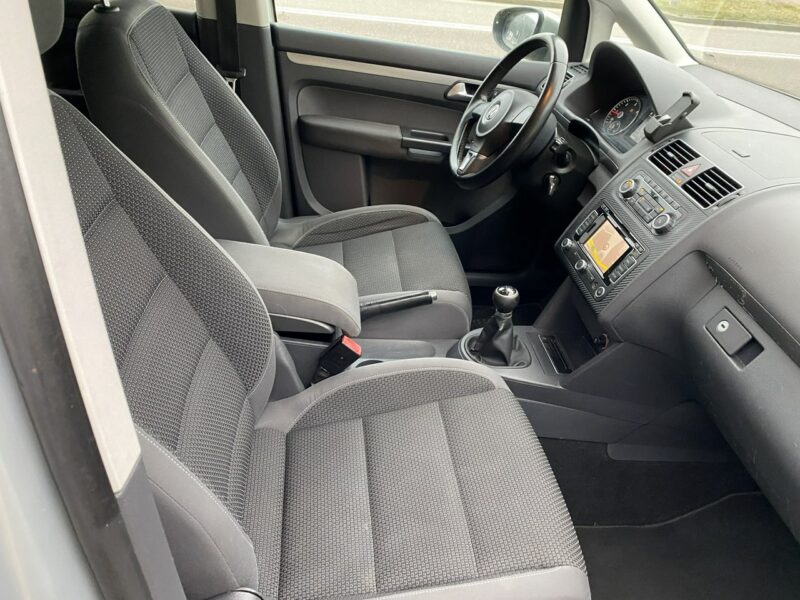 Volkswagen Touran 5 miejsc, podg. fotele, klimatronik, nawigacja dotykowa, z Niemiec II (2010-2015)
