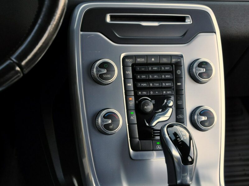 Volvo V70 2.0d(181KM)*D4*Lift*Led*Xenon*Navi*Skóry*Virtual Cokpit*Alu17"FUL*ASO III (2007-)