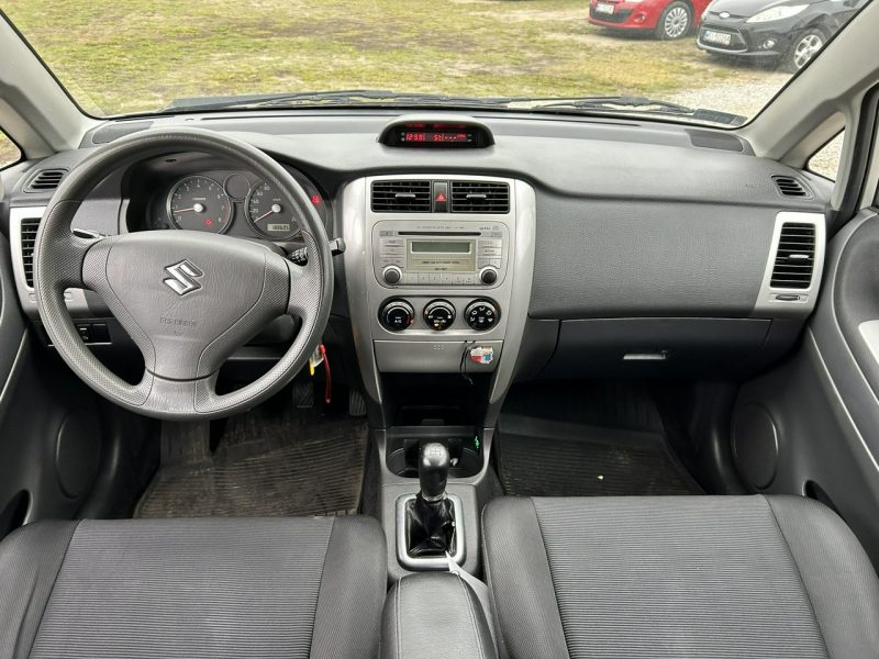 Suzuki Liana