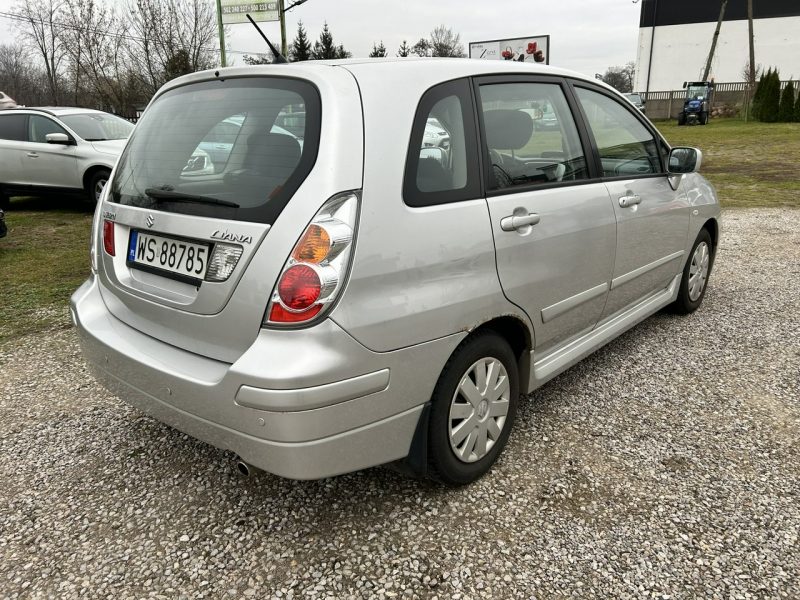 Suzuki Liana