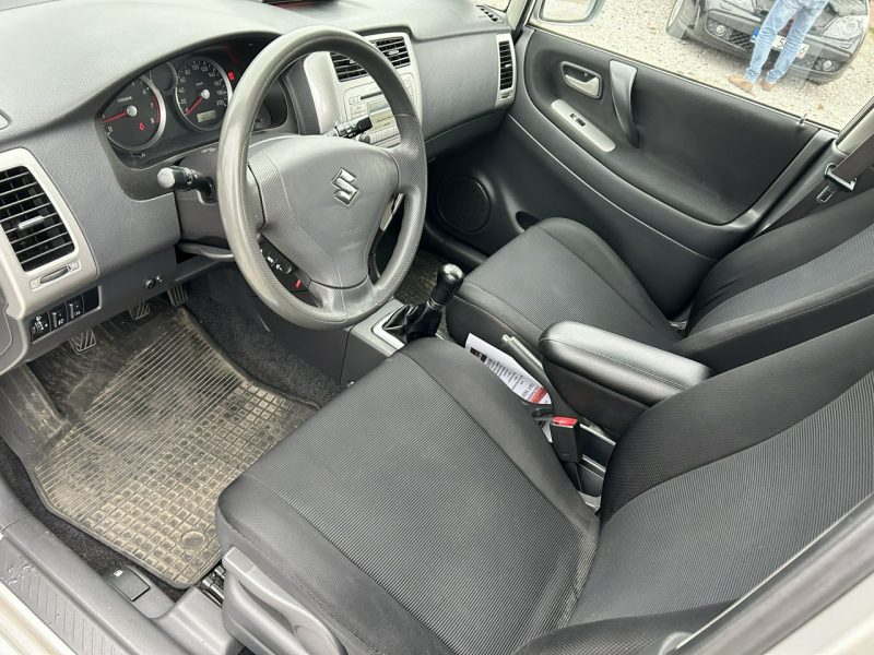 Suzuki Liana