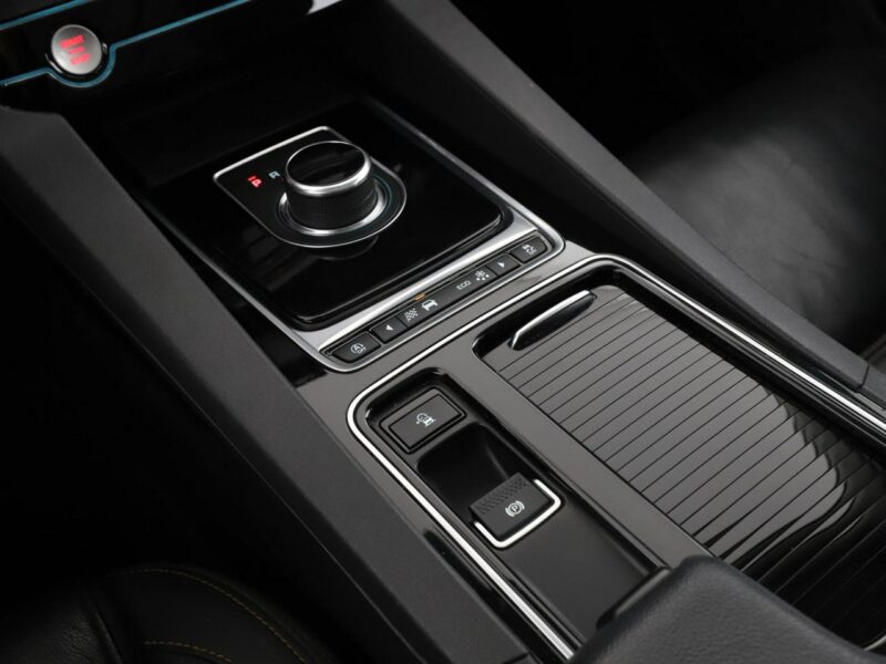 Jaguar F-PACE 20d Automat AWD Portfolio Panorama Tempomat Skóra Bi-Xenon Kamera PDC
