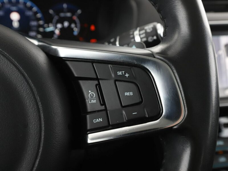 Jaguar F-PACE 20d Automat AWD Portfolio Panorama Tempomat Skóra Bi-Xenon Kamera PDC