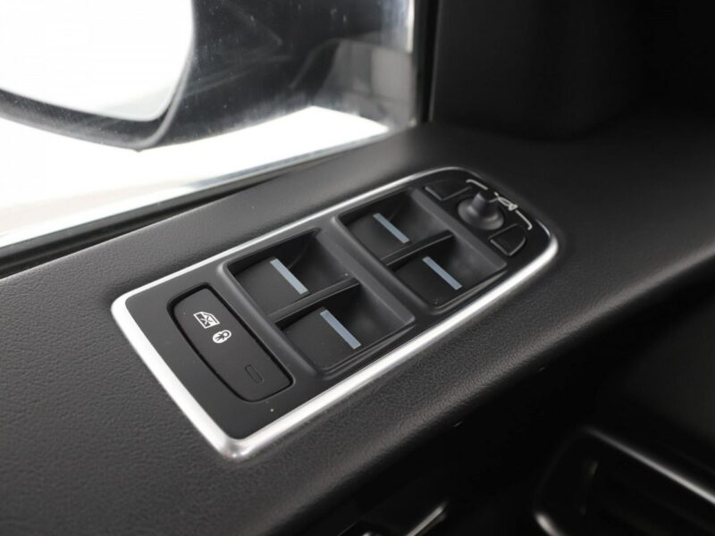 Jaguar F-PACE 20d Automat AWD Portfolio Panorama Tempomat Skóra Bi-Xenon Kamera PDC