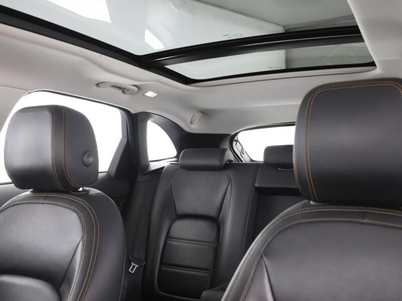Jaguar F-PACE 20d Automat AWD Portfolio Panorama Tempomat Skóra Bi-Xenon Kamera PDC
