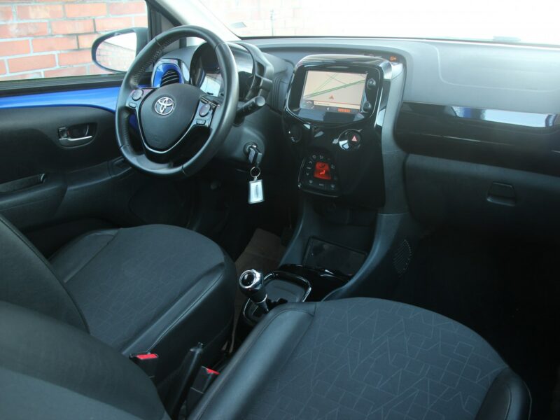 Toyota Aygo Automat*Navi*Radar*AsysToru*Klimatr*Kamera*Led*Alu*GrzFot*Gwar VGS!!! II (2014-)