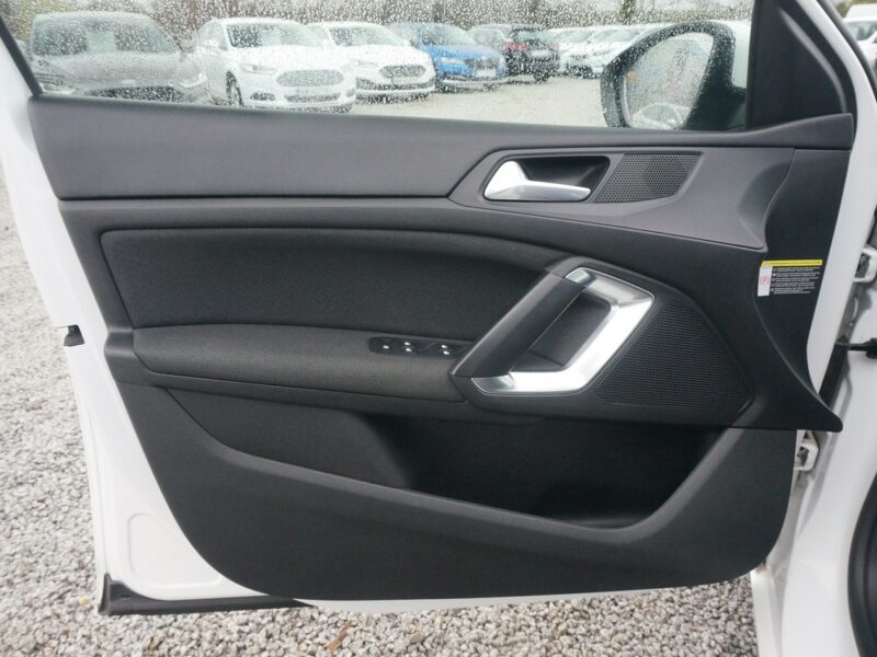 Peugeot 308 1.5 BlueHDi/130 KM Allure Pack Salon PL Fvat 23% PO2UH47 ## T9 (2014-2021)