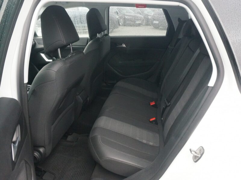Peugeot 308 1.5 BlueHDi/130 KM Allure Pack Salon PL Fvat 23% PO2UH47 ## T9 (2014-2021)