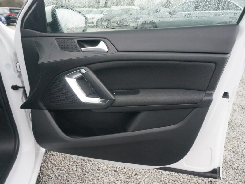 Peugeot 308 1.5 BlueHDi/130 KM Allure Pack Salon PL Fvat 23% PO2UH47 ## T9 (2014-2021)