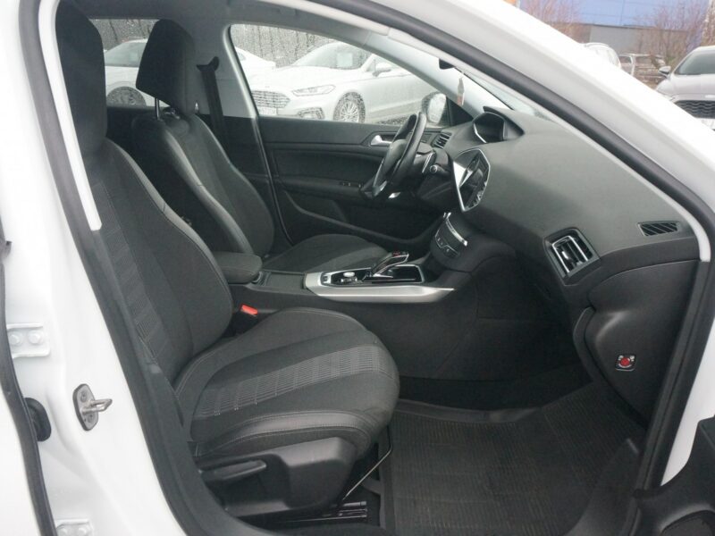 Peugeot 308 1.5 BlueHDi/130 KM Allure Pack Salon PL Fvat 23% PO2UH47 ## T9 (2014-2021)