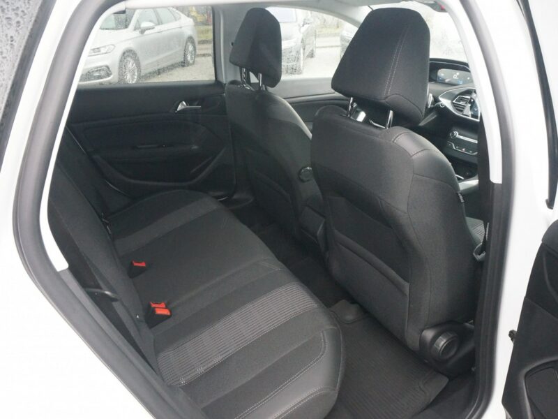 Peugeot 308 1.5 BlueHDi/130 KM Allure Pack Salon PL Fvat 23% PO2UH47 ## T9 (2014-2021)