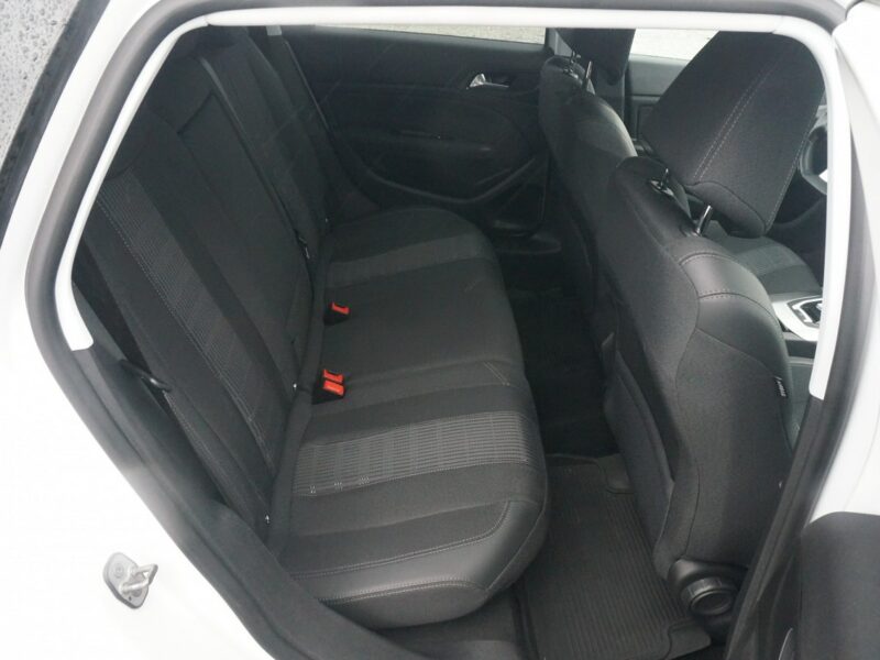 Peugeot 308 1.5 BlueHDi/130 KM Allure Pack Salon PL Fvat 23% PO2UH47 ## T9 (2014-2021)