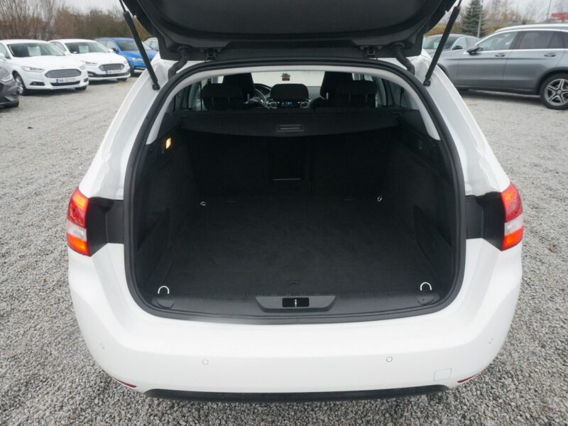 Peugeot 308 1.5 BlueHDi/130 KM Allure Pack Salon PL Fvat 23% PO2UH47 ## T9 (2014-2021)