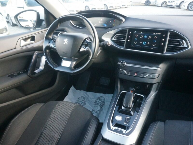 Peugeot 308 1.5 BlueHDi/130 KM Allure Pack Salon PL Fvat 23% PO9UL69 ## T9 (2014-2021)