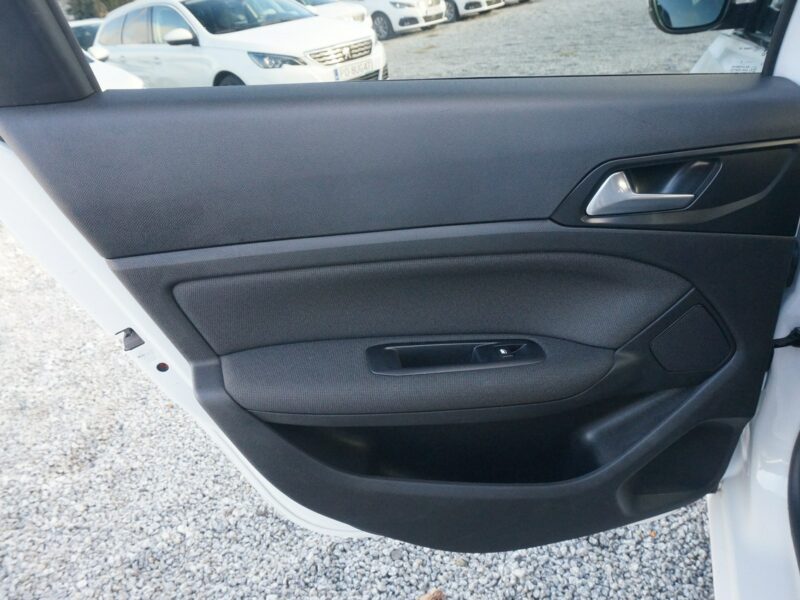 Peugeot 308 1.5 BlueHDi/130 KM Allure Pack Salon PL Fvat 23% PO9UL69 ## T9 (2014-2021)