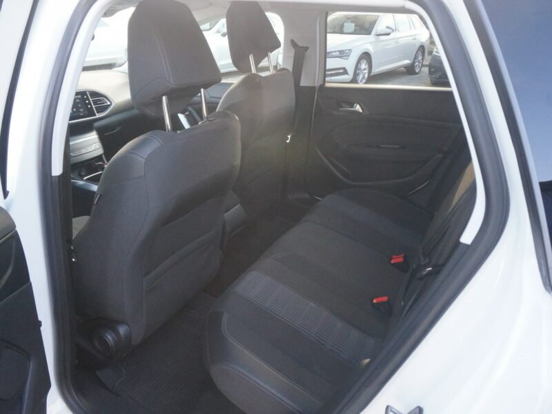 Peugeot 308 1.5 BlueHDi/130 KM Allure Pack Salon PL Fvat 23% PO9UL69 ## T9 (2014-2021)
