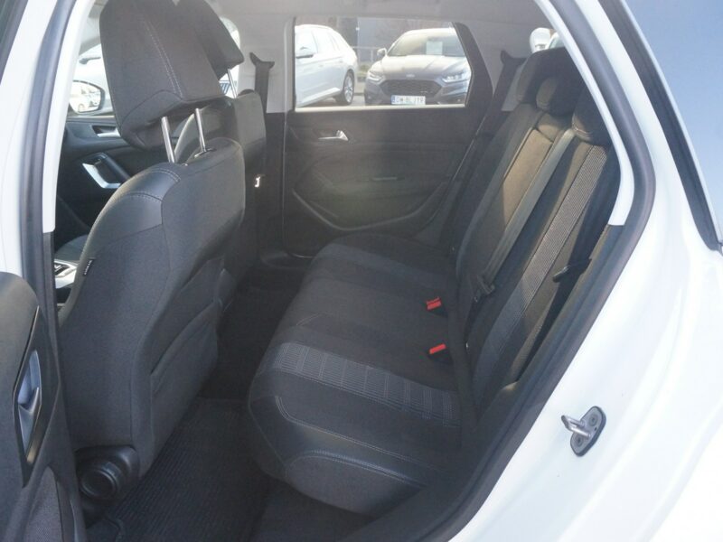 Peugeot 308 1.5 BlueHDi/130 KM Allure Pack Salon PL Fvat 23% PO9UL69 ## T9 (2014-2021)