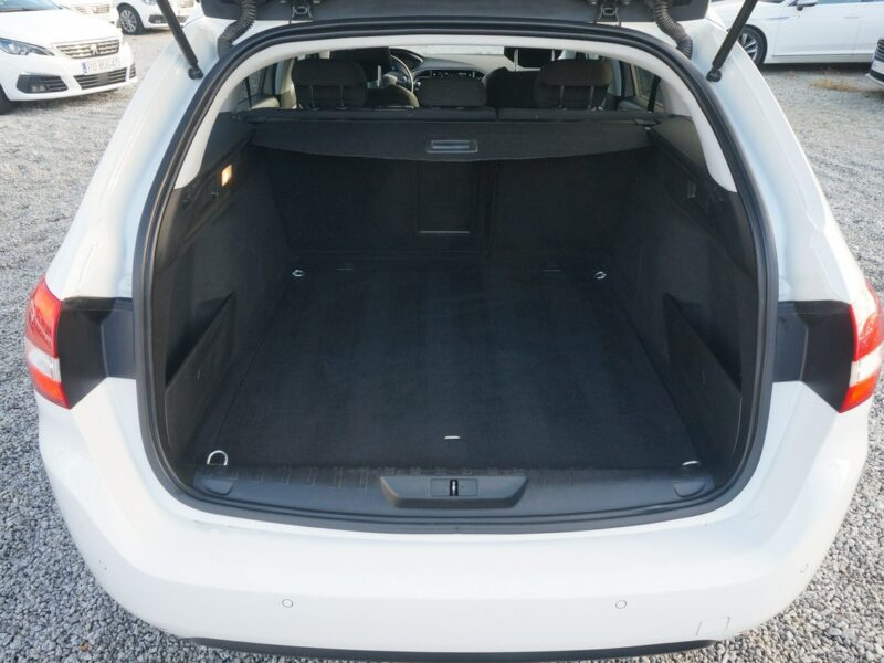 Peugeot 308 1.5 BlueHDi/130 KM Allure Pack Salon PL Fvat 23% PO9UL69 ## T9 (2014-2021)