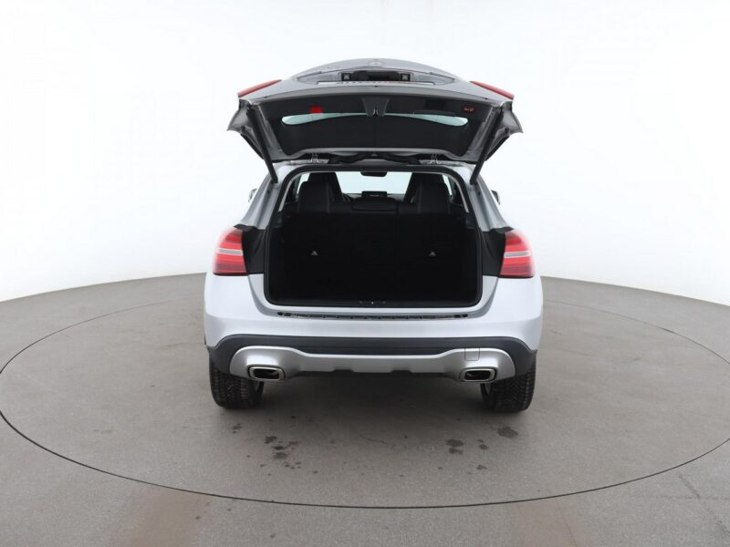 Mercedes GLA 180 Automat full LED navi kamera i czujniki parkowania