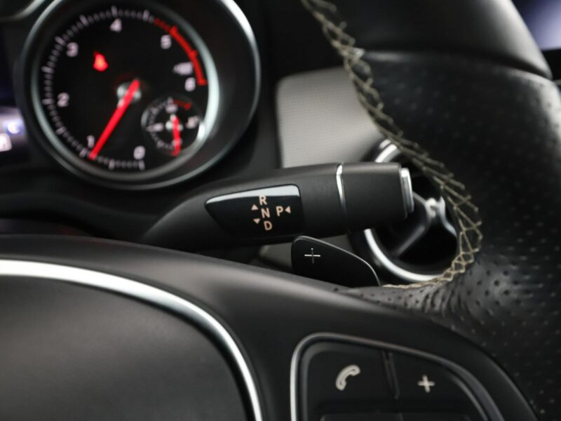 Mercedes GLA 180 Automat full LED navi kamera i czujniki parkowania