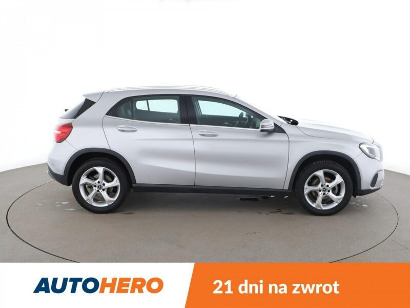 Mercedes GLA 180 Automat full LED navi kamera i czujniki parkowania