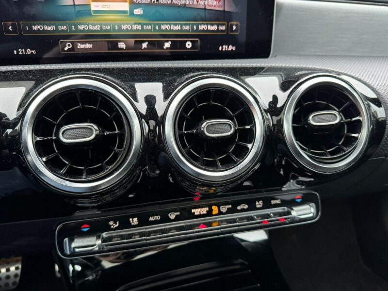 Mercedes CLA 180 Mercedes-Benz CLA 180 Shooting Brake Night Edition 2021r Pakiet AMG! I (2013-2019)