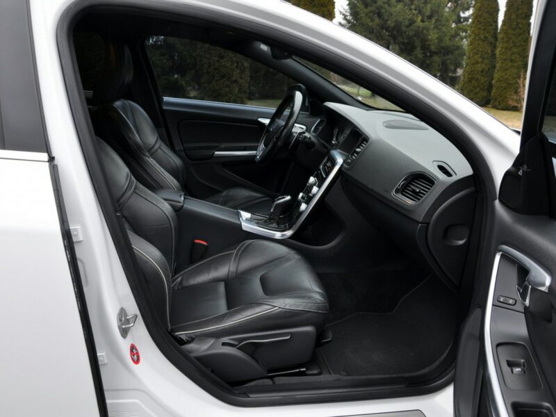 Volvo V60 2.0d(225KM)*RDesign*RadarACC*Virtual*Led*Xenon*Navi*Kamera*Skóry*Alu18 I (2010-2018)