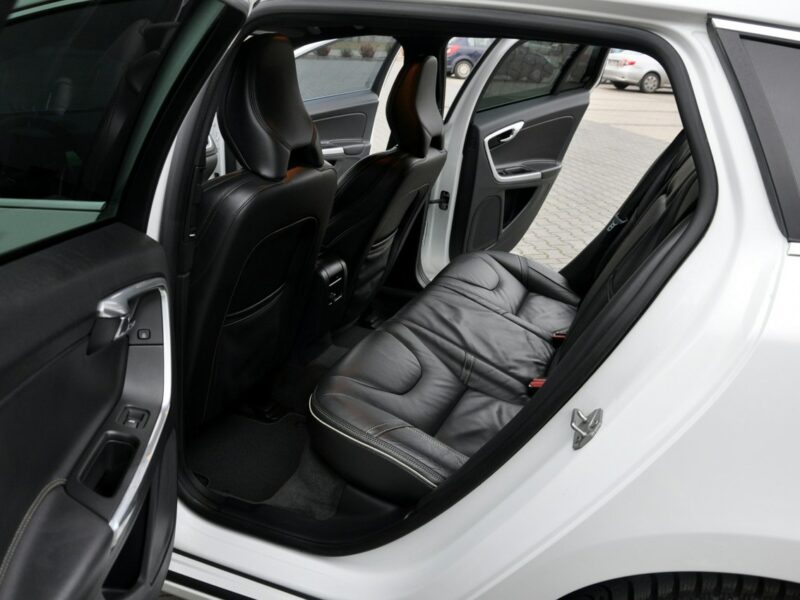 Volvo V60 2.0d(225KM)*RDesign*RadarACC*Virtual*Led*Xenon*Navi*Kamera*Skóry*Alu18 I (2010-2018)