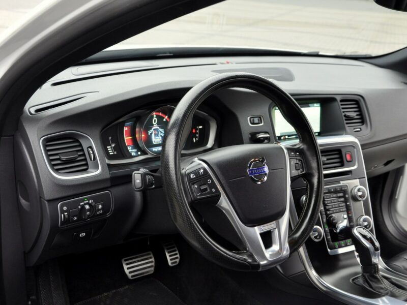 Volvo V60 2.0d(225KM)*RDesign*RadarACC*Virtual*Led*Xenon*Navi*Kamera*Skóry*Alu18 I (2010-2018)