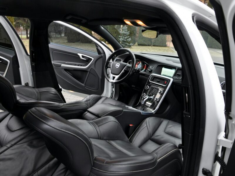 Volvo V60 2.0d(225KM)*RDesign*RadarACC*Virtual*Led*Xenon*Navi*Kamera*Skóry*Alu18 I (2010-2018)