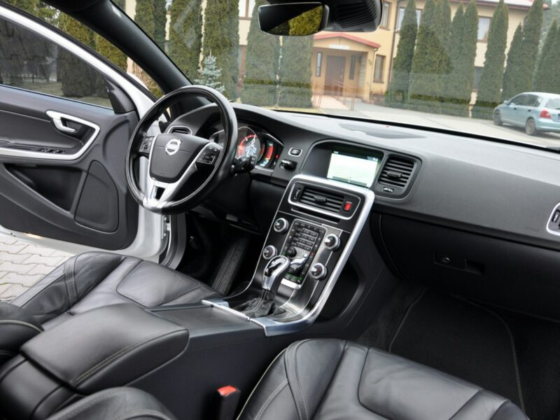 Volvo V60 2.0d(225KM)*RDesign*RadarACC*Virtual*Led*Xenon*Navi*Kamera*Skóry*Alu18 I (2010-2018)