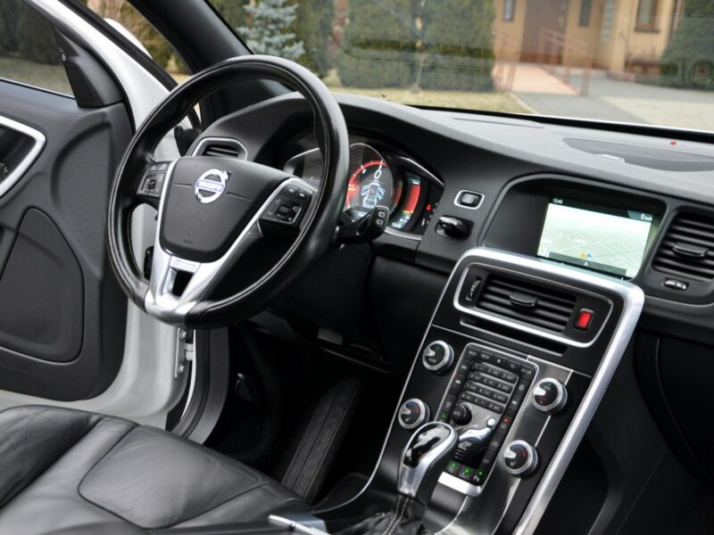 Volvo V60 2.0d(225KM)*RDesign*RadarACC*Virtual*Led*Xenon*Navi*Kamera*Skóry*Alu18 I (2010-2018)