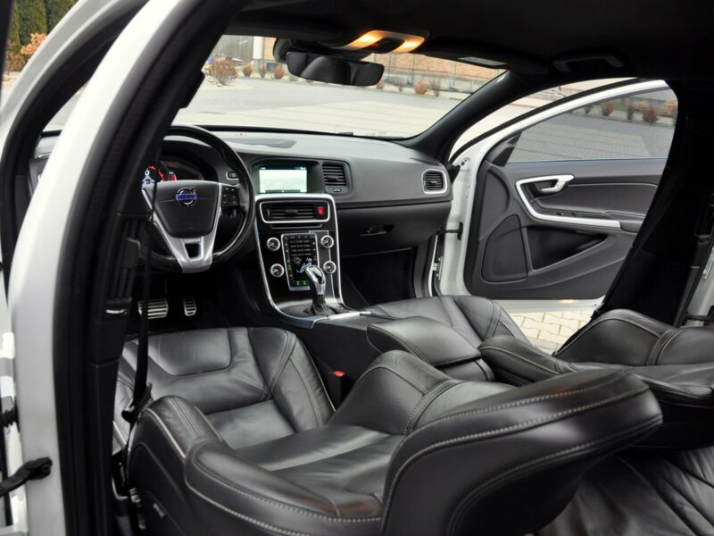 Volvo V60 2.0d(225KM)*RDesign*RadarACC*Virtual*Led*Xenon*Navi*Kamera*Skóry*Alu18 I (2010-2018)