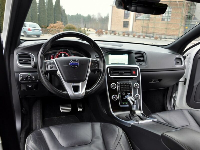 Volvo V60 2.0d(225KM)*RDesign*RadarACC*Virtual*Led*Xenon*Navi*Kamera*Skóry*Alu18 I (2010-2018)