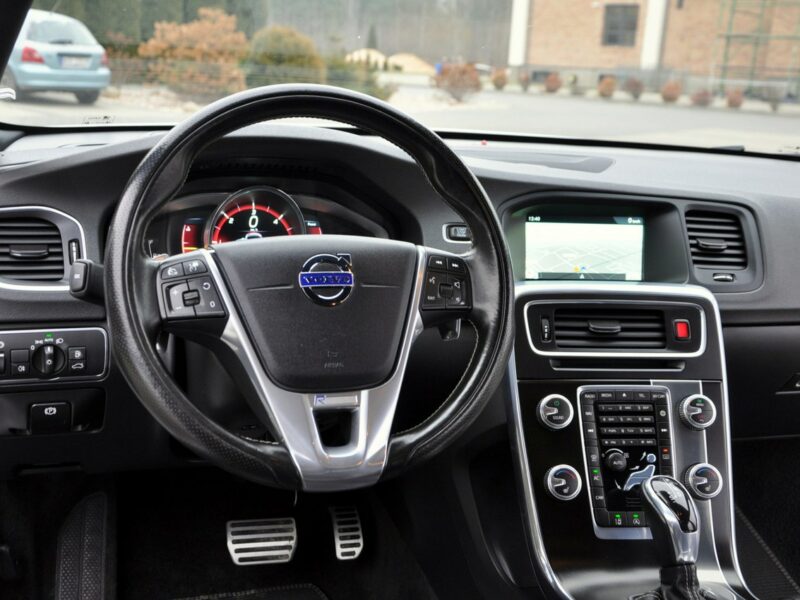 Volvo V60 2.0d(225KM)*RDesign*RadarACC*Virtual*Led*Xenon*Navi*Kamera*Skóry*Alu18 I (2010-2018)