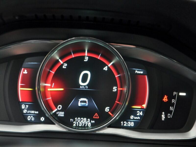 Volvo V60 2.0d(225KM)*RDesign*RadarACC*Virtual*Led*Xenon*Navi*Kamera*Skóry*Alu18 I (2010-2018)