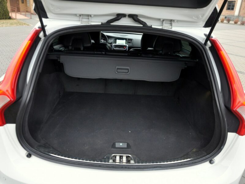 Volvo V60 2.0d(225KM)*RDesign*RadarACC*Virtual*Led*Xenon*Navi*Kamera*Skóry*Alu18 I (2010-2018)