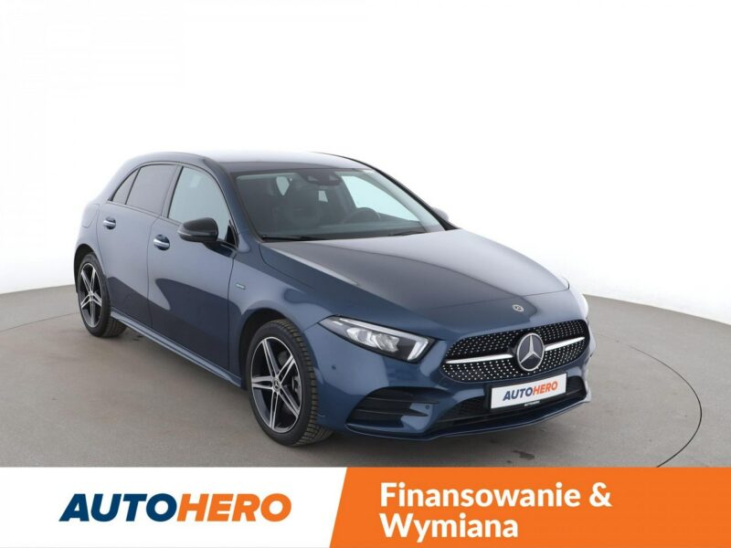 Mercedes A 250 PHEV AMG Line full LED skóra/alcantara navi kamery W177 (2018-)