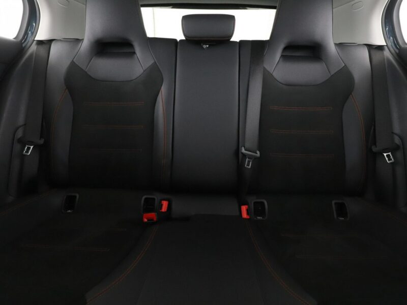 Mercedes A 250 PHEV AMG Line full LED skóra/alcantara navi kamery W177 (2018-)