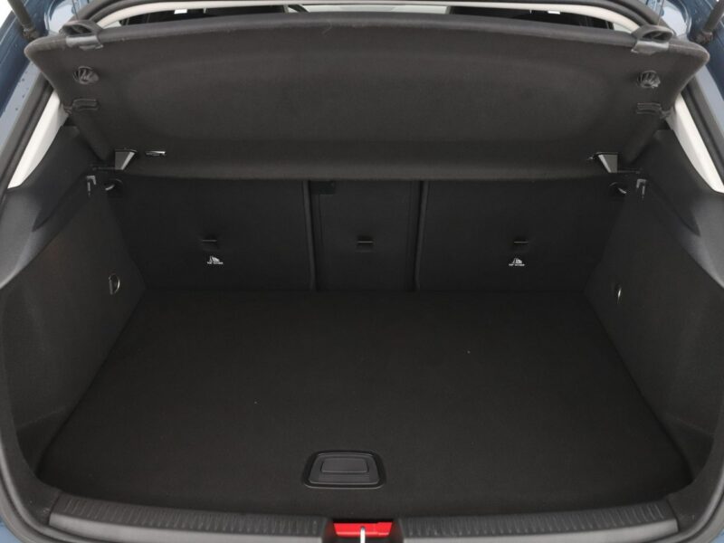 Mercedes A 250 PHEV AMG Line full LED skóra/alcantara navi kamery W177 (2018-)