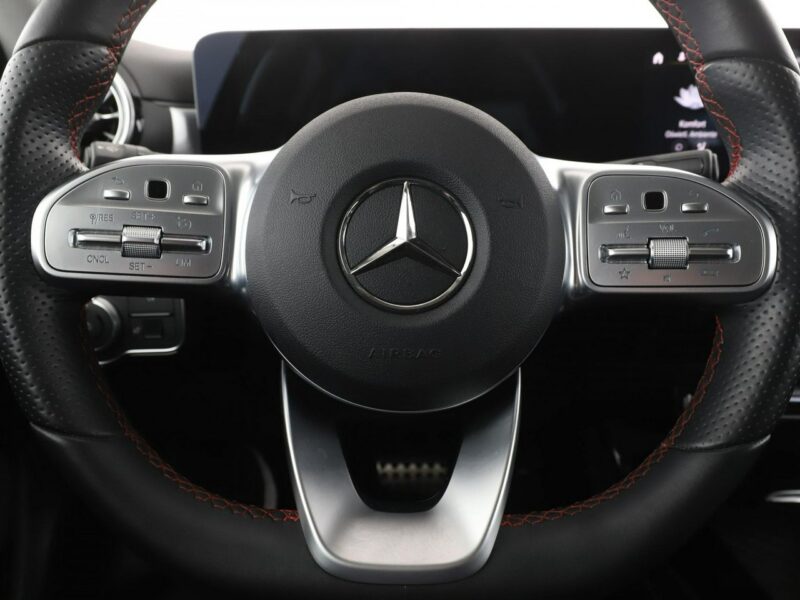 Mercedes A 250 PHEV AMG Line full LED skóra/alcantara navi kamery W177 (2018-)